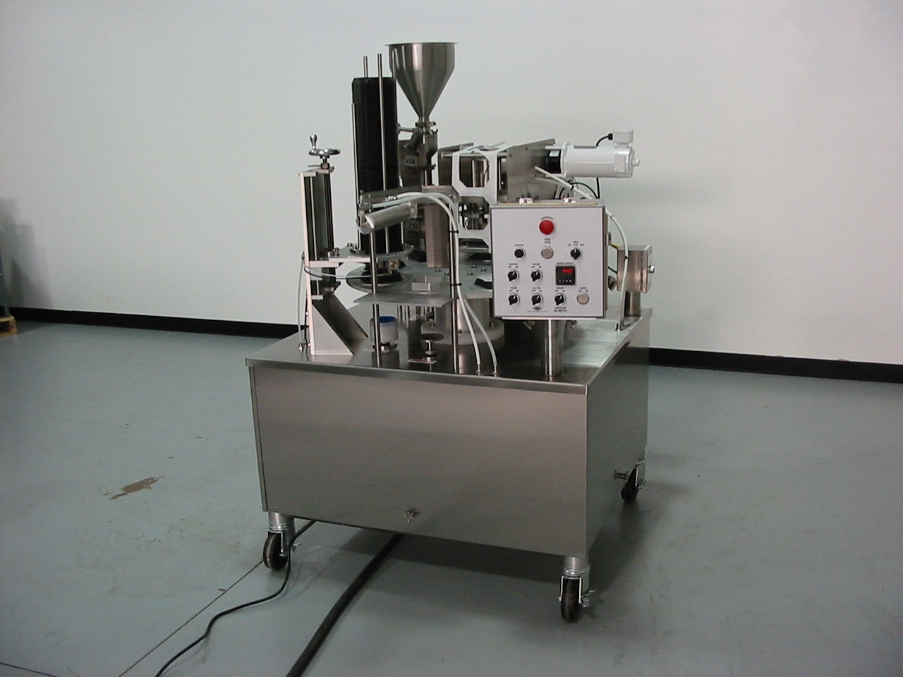 Model 8-80 special rodent poison filling machine